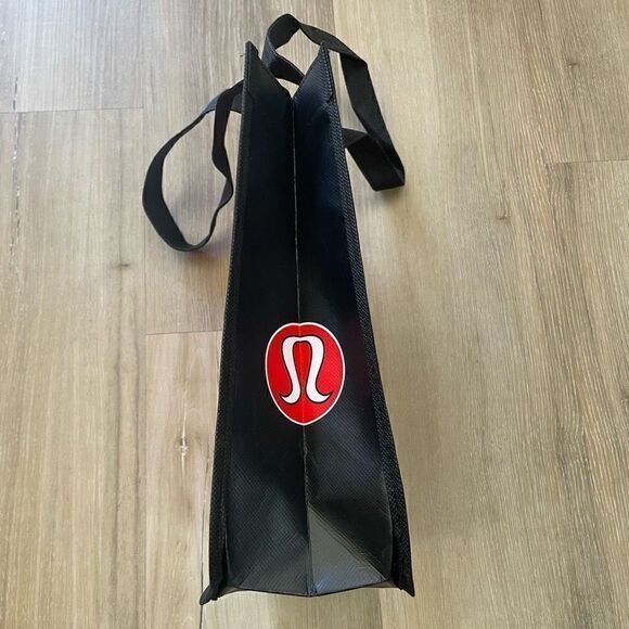 🖤 Lululemon Red Manifesto Reusable Shopping Tote Lunch Bag 9” X  12” Friends - Picture 3 of 4